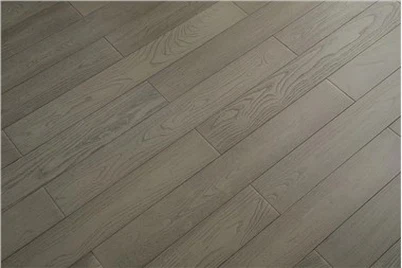 Zakouřená šedá podlaha